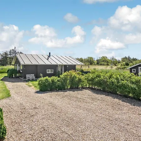 Gudmunda - 200m To The Fjord By Interhome