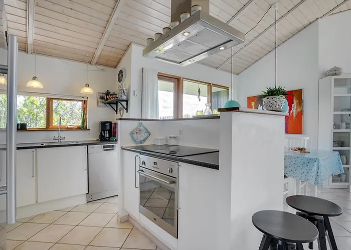 Gudmunda - 200m To The Fjord By Interhome