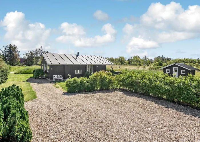 Gudmunda - 200m To The Fjord By Interhome